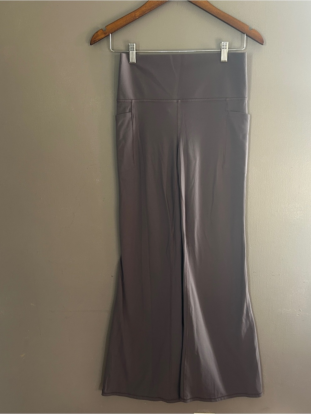 Athleta Salutation Stash Flare Pants Size Medium Purple High Rise Yoga Leggings